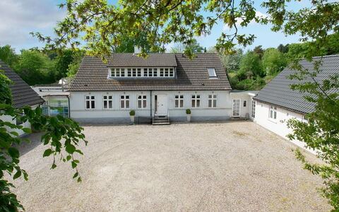 Gunhilda - 200M from the Sea: Dak, Huis, Huis, Verblijf, Deur, Siding, Dek, Veranda, Plank, Hardwood
