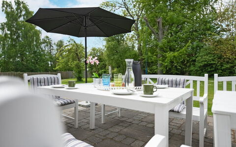 Gunhilda - 200M from the Sea: Dak, Huis, Huis, Verblijf, Deur, Siding, Dek, Veranda, Plank, Hardwood