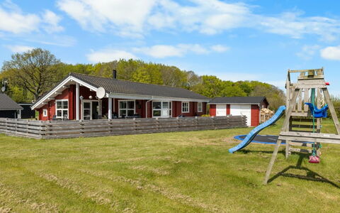 Anneli - 600M from the Sea: Dak, Huis, Huis, Verblijf, Deur, Siding, Dek, Veranda, Plank, Hardwood