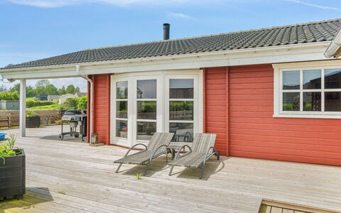 Anneli - 600M from the Sea: Dak, Huis, Huis, Verblijf, Deur, Siding, Dek, Veranda, Plank, Hardwood