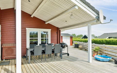 Anneli - 600M from the Sea: Dak, Huis, Huis, Verblijf, Deur, Siding, Dek, Veranda, Plank, Hardwood
