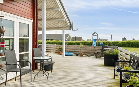 Anneli - 600M from the Sea: Dak, Huis, Huis, Verblijf, Deur, Siding, Dek, Veranda, Plank, Hardwood