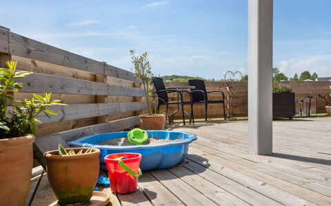 Anneli - 600M from the Sea: Dak, Huis, Huis, Verblijf, Deur, Siding, Dek, Veranda, Plank, Hardwood