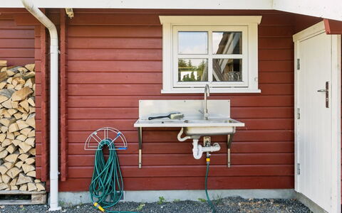 Anneli - 600M from the Sea: Dak, Huis, Huis, Verblijf, Deur, Siding, Dek, Veranda, Plank, Hardwood