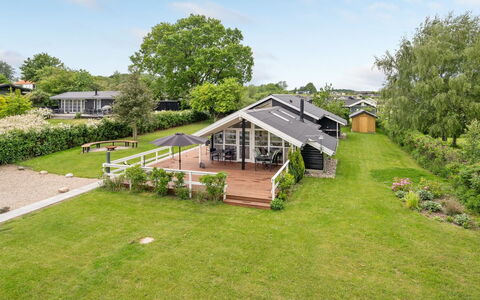 Flicka - 275M from the Sea: Verblijf, Huis, Huis, Dak, Veranda, Landgoed, Siding, Garden Gebouwen, Boerderij, Werf