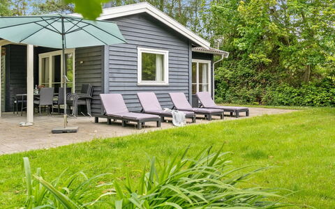 Felisa - 300M from the Sea: Meubilair, Interieur Ontwerp, Flooring, Hout, Verdieping, Plafond, Houten Vloer, Stoel, Tafel, Verlichting