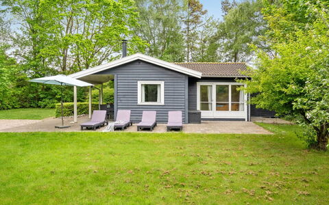 Felisa - 300M from the Sea: Meubilair, Interieur Ontwerp, Flooring, Hout, Verdieping, Plafond, Houten Vloer, Stoel, Tafel, Verlichting