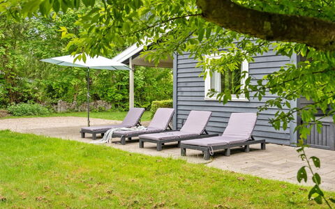 Felisa - 300M from the Sea: Meubilair, Interieur Ontwerp, Flooring, Hout, Verdieping, Plafond, Houten Vloer, Stoel, Tafel, Verlichting