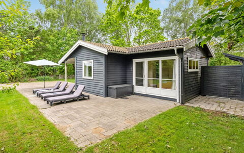 Felisa - 300M from the Sea: Meubilair, Interieur Ontwerp, Flooring, Hout, Verdieping, Plafond, Houten Vloer, Stoel, Tafel, Verlichting
