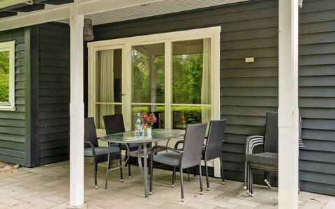 Felisa - 300M from the Sea: Meubilair, Interieur Ontwerp, Flooring, Hout, Verdieping, Plafond, Houten Vloer, Stoel, Tafel, Verlichting