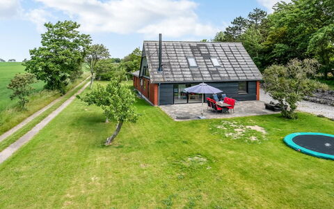 Emin - 100M from the Sea: Gras, Grasland, Huis, Verblijf, Landelijk Gebied, Tuin, Groundcover, Gazon, Weide