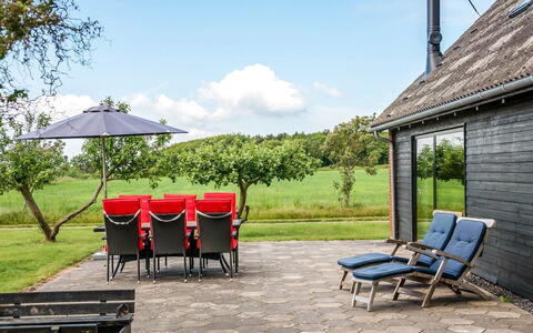 Emin - 100M from the Sea: Meubilair, Buitenmeubels, Stoel, Land Lot, Tuin, Gazon, Schaduw, Verblijf, Buitentafel, Werf
