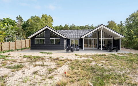 Jorn - 75M from the Sea: Huis, Dak, Huis, Verblijf, Schuur, Garden Gebouwen, Siding, Werf, Blokhut, Hut