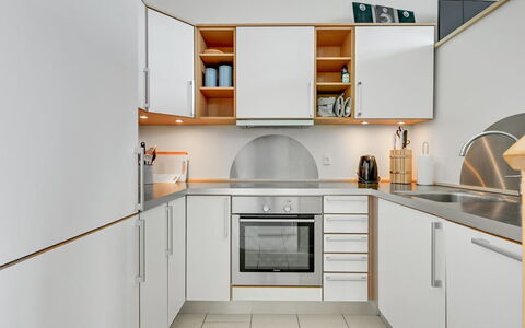 Asmund - 150M from the Sea: Keuken, Interieur Ontwerp, Toestel Van De Keuken, Countertop, Flooring, Cabinetry, Hout, Major Appliance, Huishoudapparatuur, Meubilair