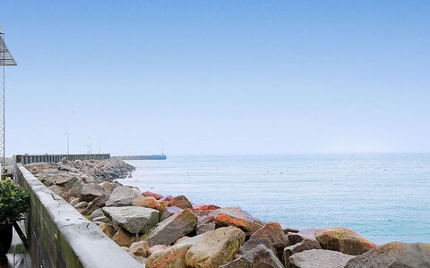 Terina - 5M from the Sea: Dak, Huis, Huis, Verblijf, Siding, Landgoed, Oprit, Garden Gebouwen, Werf, Schuur