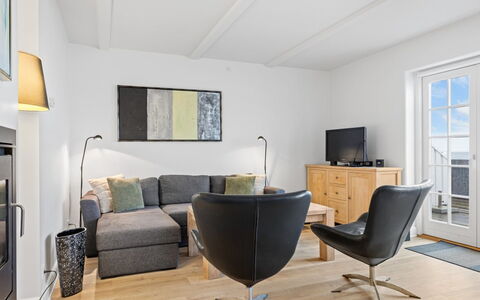 Terina - 5M from the Sea: Dak, Huis, Huis, Verblijf, Siding, Landgoed, Oprit, Garden Gebouwen, Werf, Schuur