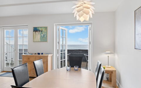 Terina - 5M from the Sea: Dak, Huis, Huis, Verblijf, Siding, Landgoed, Oprit, Garden Gebouwen, Werf, Schuur