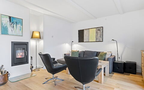 Terina - 5M from the Sea: Dak, Huis, Huis, Verblijf, Siding, Landgoed, Oprit, Garden Gebouwen, Werf, Schuur