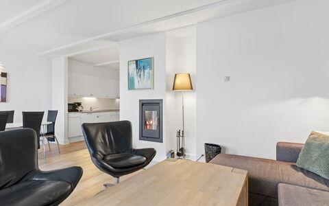 Terina - 5M from the Sea: Dak, Huis, Huis, Verblijf, Siding, Landgoed, Oprit, Garden Gebouwen, Werf, Schuur