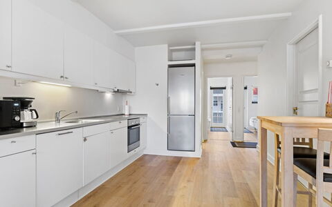 Terina - 5M from the Sea: Dak, Huis, Huis, Verblijf, Siding, Landgoed, Oprit, Garden Gebouwen, Werf, Schuur