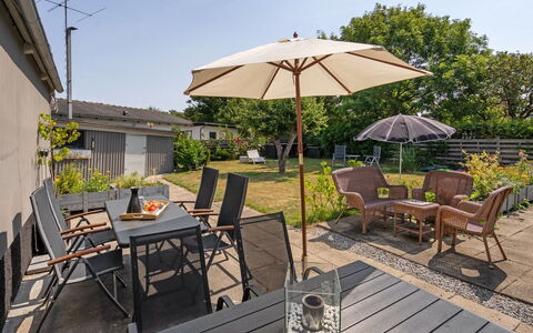 Evje - 250M from the Sea: Meubilair, Buitenmeubels, Stoel, Tafel, Keuken En Eettafel, Buitentafel, Paraplu, Tuin, Patio
