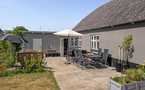 Evje - 250M from the Sea: Dak, Meubilair, Huis, Woongebied, Stoel, Verblijf, Buitenmeubels, Landgoed, Werf, Tuin
