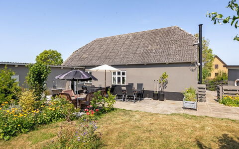 Evje - 250M from the Sea: Lucht, Gras, Dak, Huis, Huis, Verblijf, Struik, Woongebied, Land Lot