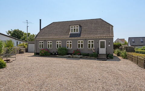 Evje - 250M from the Sea: Gebouw, Venster, Dak, Huis, Woongebied, Huis, Verblijf, Landgoed, Menselijke Nederzetting, Deur