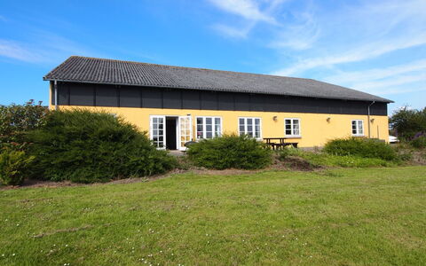 Joran - 120M from the Sea: Gras, Dak, Land Lot, Plain, Huis, Verblijf, Gazon, Boerderij, Landgoed, Tuin