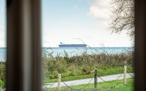 Joran - 120M from the Sea: Horizon, Zee, Oceaan, Kust En Oceanic Landvormen, Kust, Ochtend, Zonlicht, Kust, Strand, Geluid