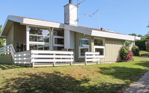 Roel - 500M from the Sea: Land Lot, Verblijf, Huis, Landgoed, Gazon, Schaduw, Werf, Landscaping, Veranda, Boerderij