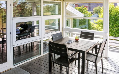 Roel - 500M from the Sea: Meubilair, Hout, Flooring, Verdieping, Interieur Ontwerp, Stoel, Tafel, Veranda, Plafond, Houten Vloer