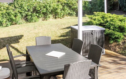 Roel - 500M from the Sea: Meubilair, Hout, Buitenmeubels, Tafel, Buitentafel, Stoel, Schaduw, Keuken En Eettafel, Outdoor Structuur, Patio