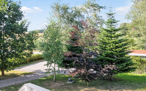 Roel - 500M from the Sea: Blad, Boom, Afdeling, Struik, Tuin, Woody Plant, Gazon, Landscaping, Lariks