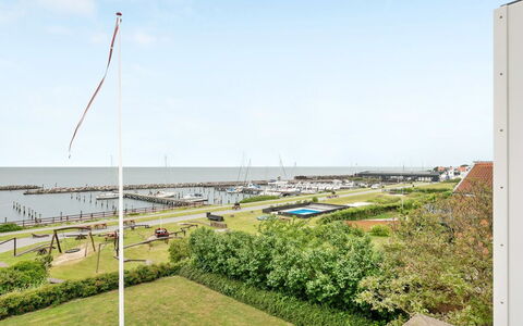 Stefanie - 10M from the Sea: Woongebied, Dak, Voorstad, Oprit, Landgoed, Schoorsteen