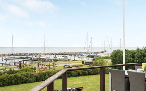 Stefanie - 10M from the Sea: Woongebied, Dak, Voorstad, Oprit, Landgoed, Schoorsteen