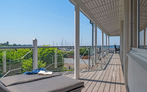 Irma - 25M from the Sea: Dak, Huis, Huis, Verblijf, Siding, Landgoed, Oprit, Garden Gebouwen, Werf, Schuur