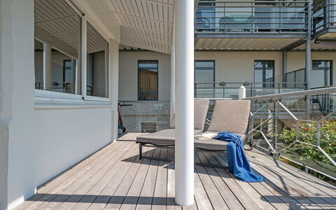 Irma - 25M from the Sea: Dak, Huis, Huis, Verblijf, Siding, Landgoed, Oprit, Garden Gebouwen, Werf, Schuur