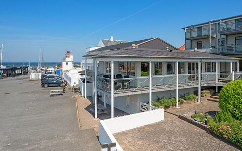 Irma - 25M from the Sea: Dak, Huis, Huis, Verblijf, Siding, Landgoed, Oprit, Garden Gebouwen, Werf, Schuur