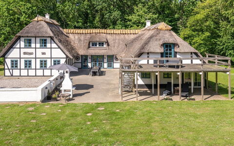 Sirkku - 320M from the Sea: Verblijf, Huis, Huis, Dak, Veranda, Landgoed, Siding, Garden Gebouwen, Boerderij, Werf