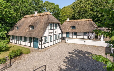 Sirkku - 320M from the Sea: Verblijf, Huis, Huis, Dak, Veranda, Landgoed, Siding, Garden Gebouwen, Boerderij, Werf