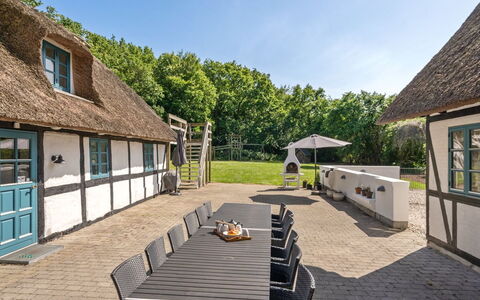 Sirkku - 320M from the Sea: Verblijf, Huis, Huis, Dak, Veranda, Landgoed, Siding, Garden Gebouwen, Boerderij, Werf