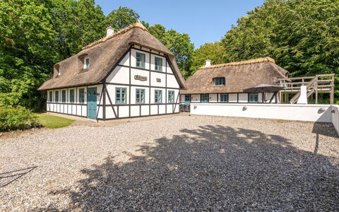 Sirkku - 320M from the Sea: Verblijf, Huis, Huis, Dak, Veranda, Landgoed, Siding, Garden Gebouwen, Boerderij, Werf