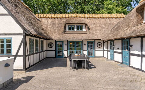 Sirkku - 320M from the Sea: Verblijf, Huis, Huis, Dak, Veranda, Landgoed, Siding, Garden Gebouwen, Boerderij, Werf