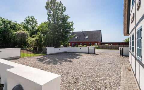 Sirkku - 320M from the Sea: Verblijf, Huis, Huis, Dak, Veranda, Landgoed, Siding, Garden Gebouwen, Boerderij, Werf