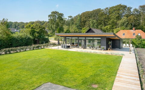Sebbi - 90M from the Sea: Dak, Huis, Huis, Land Lot, Tuin, Landgoed, Groundcover, Boerderij, Verblijf, Schaduw