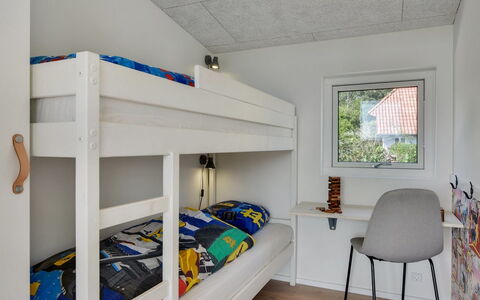 Sebbi - 90M from the Sea: Huis, Slaapkamer, Siding, Bed Frame, Bedding, Bed, Slaapzaal