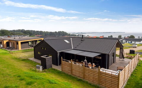 Gunborg - 400M from the Sea: Meubilair, Interieur Ontwerp, Flooring, Hout, Verdieping, Plafond, Houten Vloer, Stoel, Tafel, Verlichting