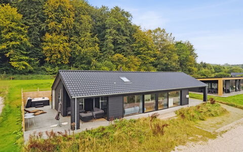 Gunborg - 400M from the Sea: Meubilair, Interieur Ontwerp, Flooring, Hout, Verdieping, Plafond, Houten Vloer, Stoel, Tafel, Verlichting