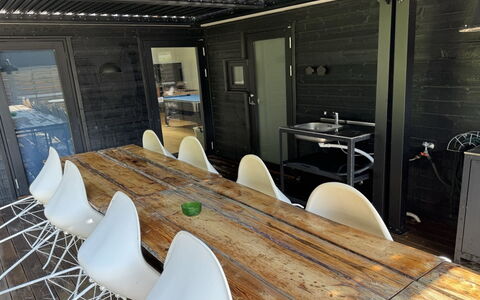 Gunborg - 400M from the Sea: Meubilair, Interieur Ontwerp, Flooring, Hout, Verdieping, Plafond, Houten Vloer, Stoel, Tafel, Verlichting
